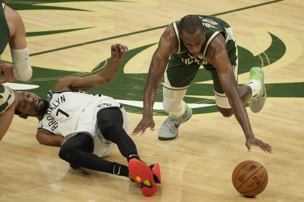  字母哥空砍55分无缘胜，雄鹿加时惜败步行者  