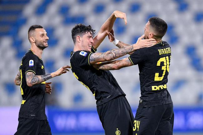  国米传奇马特拉齐现身教练席，临时指导防守  